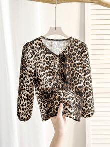 Camisa de manga larga con lazo y estampado de leopardo clásico casual para niña joven, adecuada para uso diario al aire libre, se combina bien con varios pantalones, otoño