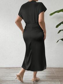 SHEIN Clasi 夏季大碼女士純色立領蝙蝠短袖腰部褶皺優雅長裙 - 黑色 - 查看 2