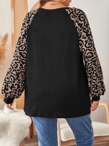 EMERY ROSE Áo thun nữ cỡ lớn in họa tiết da báo tay raglan cổ chữ V, kiểu dáng thường ngày, thích hợp cho mùa xuân và thu, đi du lịch, sân bay, Lễ Tạ ơn và các dịp lễ khác. - màu đen - Xem 2