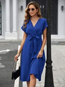 SHEIN Clasi Vestido para mujer de manga corta con escote en V, cruzado, de unicolor, con cinturón en la cintura - azul real - Ver 6