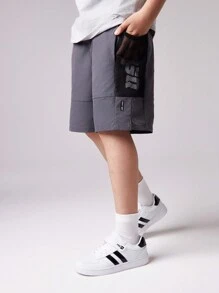 SHEIN Shorts de malla con diseño sólido y estampado de letras para niño preadolescente, con bolsillos y ajuste holgado - Multicolor - Ver 1