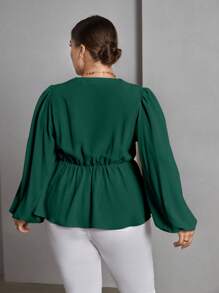 SHEIN Privé Blusa de manga larga con cuello en V y cintura con lazo para mujer de talla grande, para primavera/verano - Verde Oscuro - Ver 2