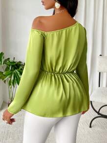 Zolique Áo cánh satin cổ bất đối xứng - màu xanh lá - Xem 2