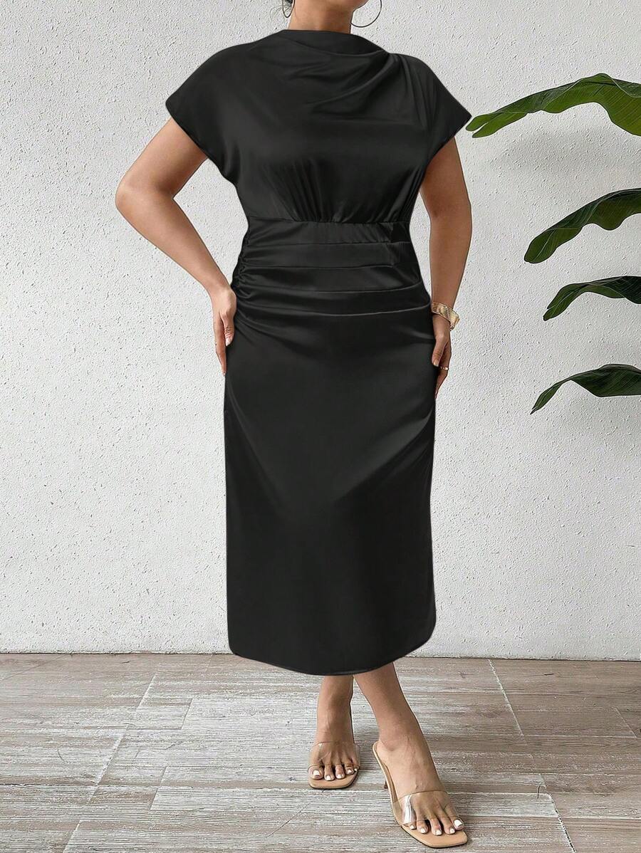 SHEIN Clasi 夏季大碼女士純色立領蝙蝠短袖腰部褶皺優雅長裙 - 黑色 - 查看 1