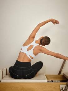 Activina Sport Bh Mit Rundem Halsausschnitt Und Loch-muster Auf Der Rückseite