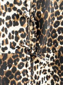 Camisa de manga larga con lazo y estampado de leopardo clásico casual para niña joven, adecuada para uso diario al aire libre, se combina bien con varios pantalones, otoño