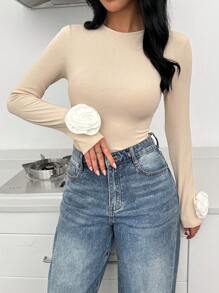 SHEIN Essnce 大码女式 3D 花卉图案修身杏色 T 恤，休闲优雅 - 杏色 - 查看 1