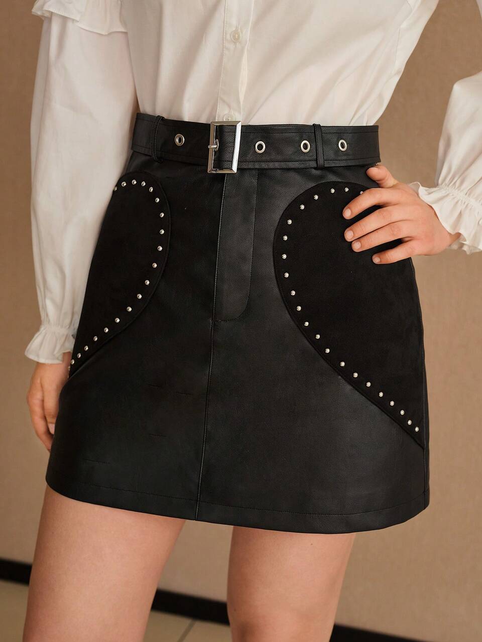 STUDDED DETAIL HEART PATTERN BUCKLE BELTED STRAIGHT SKIRT