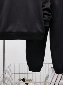 SHEIN Leap Crew 青少年男孩，两件套，包括一件休闲白色印花长袖连帽衫和黑色连帽衫，搭配黑色锥形运动裤。这套服装适合秋冬季节，保暖舒适。非常适合大学、家居服、日常活动、运动、生日派对和郊游。基本、多功能和简约的选择。 - 黑色 - 查看 7