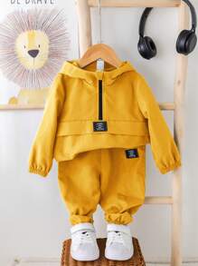 SHEIN 2-delige babyjongens casual outfitset - gele capuchontrui met trekkoordjoggingbroek, geschikt voor buiten- en binnenkleding, herfst/winter