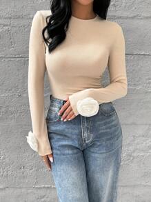 SHEIN Essnce 大码女式 3D 花卉图案修身杏色 T 恤，休闲优雅 - 杏色 - 查看 3