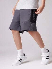 SHEIN Shorts de malla con diseño sólido y estampado de letras para niño preadolescente, con bolsillos y ajuste holgado - Multicolor - Ver 3