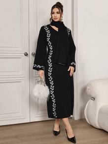 Modelyn Conjunto elegante de vestido de manga larga con escote de ojo de cerradura y estampado floral con detalle calado y bufanda a juego, Vestidos de suéter ajustados elegantes para uso casual diario/fiesta - Blanco y Negro - Ver 7
