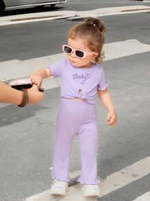 SHEIN Leap Crew 寶寶女孩字母刺繡萵苣邊結前t恤與喇叭裝褲 - 紫丁香色 - 查看 3
