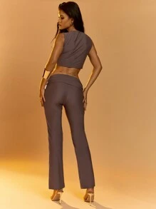 MISSGUIDED Zweiteiliges Set aus Crop Top mit Twist-Front Ausschnitt und Ärmellos sowie Hose mit Glockenform Saum