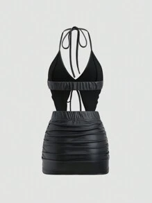 EgrlEra 2 件/套：黑色 PU 皮革 V 领露背不对称下摆短款上衣和高腰褶皱迷你裙 Y2K 服装 - 黑色 - 查看 2