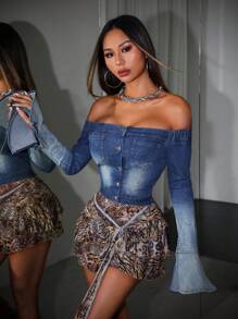 SHEIN ICON Blusa de jean ajustada y sexy para mujer, de hombros descubiertos, con mangas acampanadas, color azul