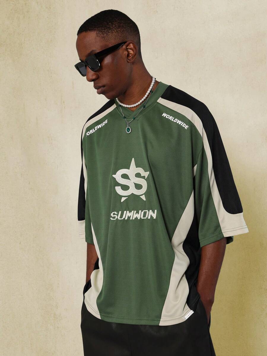 SUMWON T-shirt a manica corta da hockey con vestibilità regular, con stampa grafica frontale e pannelli multipli - Multicolore - Visualizzare 1