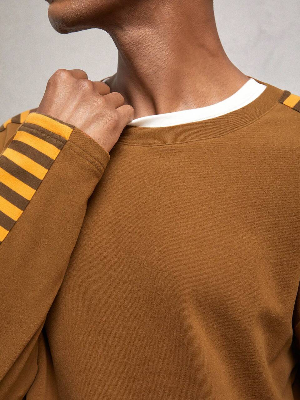 Men's Loose Fit Knitted Colorblock Long Sleeve Sweatshirt With Stripes, Suitable For Autumn And Winter Season, Mocha Brown