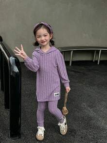 SHEIN Conjunto de 6 piezas para niña pequeña con vestido con capucha y leggings/pantalones, combinación de verde, rosa y morado, tela suave de felpa, ropa casual para uso diario y en casa para otoño/invierno - Morado - Ver 13