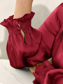 SHEIN Frenchy Blusa de satén de manga acampanada y botones por delante. Camisa de manga larga lisa para el Día de San Patricio