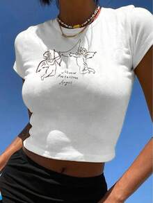 Lucrecia Caro Artist 女士复古天使文字印花休闲简约图案圆领短袖短款紧身白色 T 恤，节日度假 T 恤