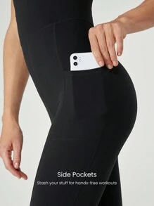 GLOWMODE 26 英寸 FeatherFit™ 二合一对比肩带连体衣，带侧袋，低冲击瑜伽日常可拆卸罩杯 - 黑色 - 查看 4