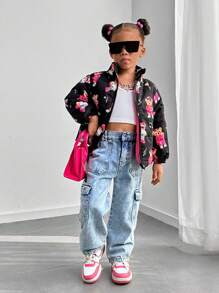 SHEIN Chaqueta de plumas con estampado de oso lindo para niñas, diseño adorable con estampado de oso de dibujos animados, colores ricos, amado por los niños, agrega un toque de diversión y moda, corte holgado para un uso cómodo y fácil de combinar, apropiado para actividades al aire libre en otoño e invierno