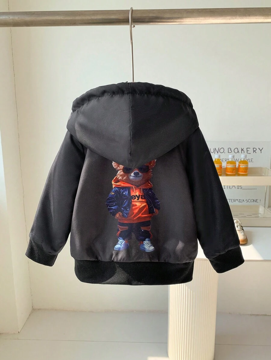 This Thick Bear Print Jacket For Baby Boys Is Specially Designed For Cold Seasons, Using High-Quality Insulation Material And Adorable Bear Patterns To Keep Babies Warm And Cute In Chilly Weather. This Jacket Not Only Has Excellent Thermal Performance But Also Combines Fashion And Practicality.