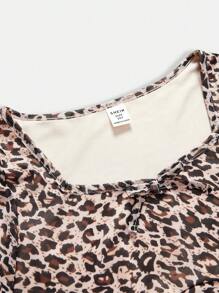 SHEIN Girlism Tween Girls Mock Neck, Ruched Waist, Peplum Sleeve, Leopard Print T-Shirt - Khaki - View 3
