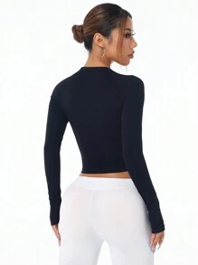 纯色圆领插肩袖长袖运动 T 恤，带无缝拇指孔