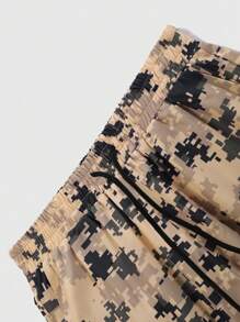 Manfinity EMRG Men's Camouflage & Letter Print V-Neck Short Sleeve Graphic Tee And All-Over Print Casual Pants Set - Multicolor - View 6