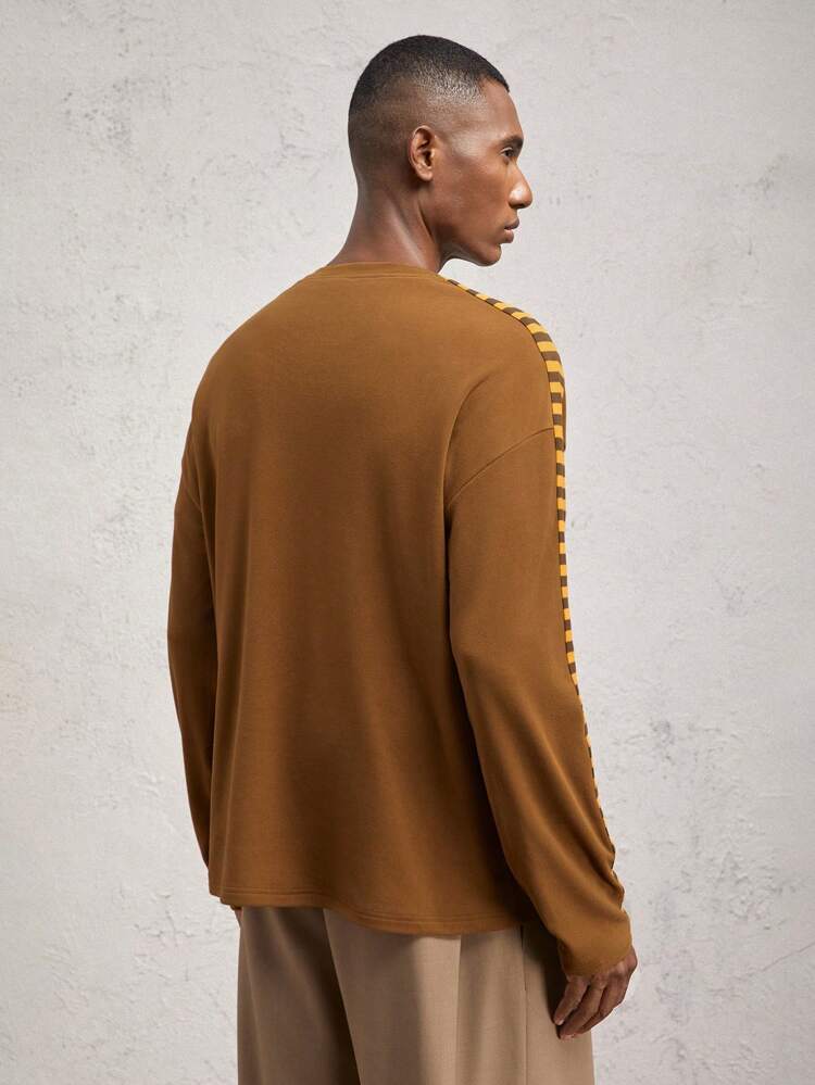 Felpa girocollo larga in maglia a colori con maniche lunghe e strisce, adatta per l'autunno e l'inverno, marrone moca