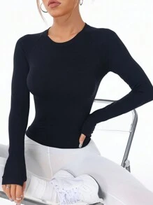 纯色圆领插肩袖长袖运动 T 恤，带无缝拇指孔