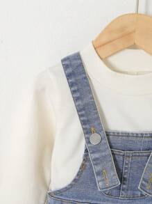 Peto vaquero elástico para bebé niña, pantalones de peto casual, suave ropa de calle con tirantes, liviano para todas las estaciones - Azul lavado medio - Ver 4