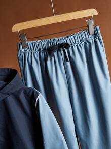 SHEIN 2 件青少年男童休闲深蓝色和浅蓝色拼色连帽衫运动衫和松紧袖口裤子套装，适合秋季、冬季、保暖、学校、休闲、日常、运动、生日派对、郊游、百搭和简约设计 - 藍色 - 查看 7