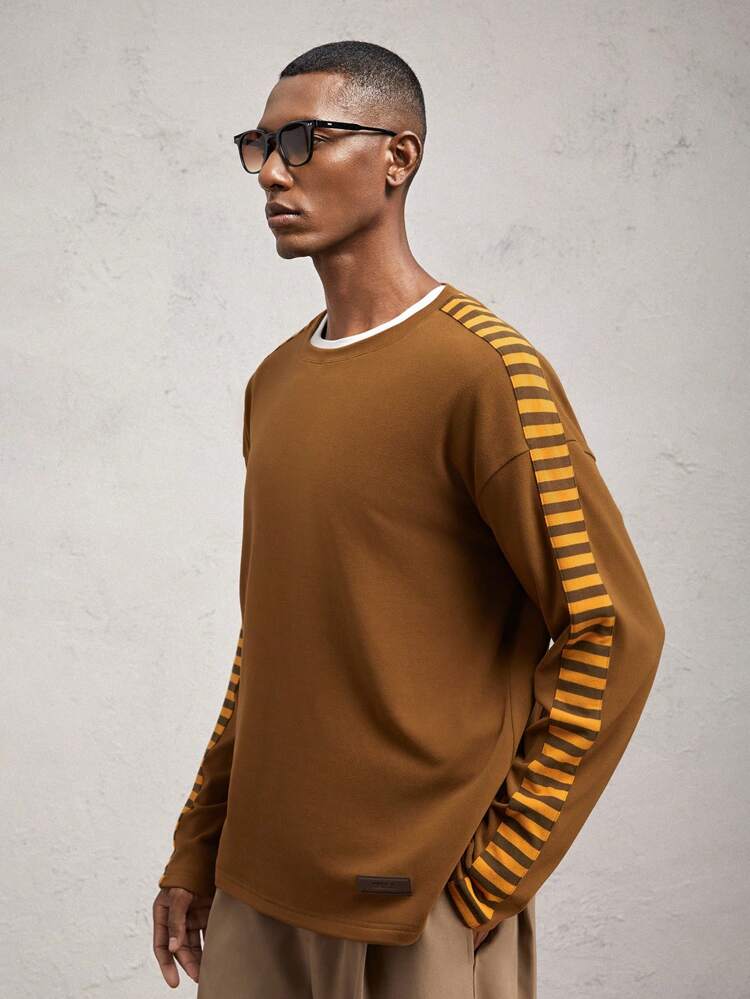 Felpa girocollo larga in maglia a colori con maniche lunghe e strisce, adatta per l'autunno e l'inverno, marrone moca