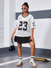 SHEIN Camiseta casual de manga caída con cuello en V de punto y malla en contraste con estampado numérico para adolescentes