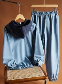 SHEIN 2 件青少年男童休闲深蓝色和浅蓝色拼色连帽衫运动衫和松紧袖口裤子套装，适合秋季、冬季、保暖、学校、休闲、日常、运动、生日派对、郊游、百搭和简约设计 - 藍色 - 查看 2