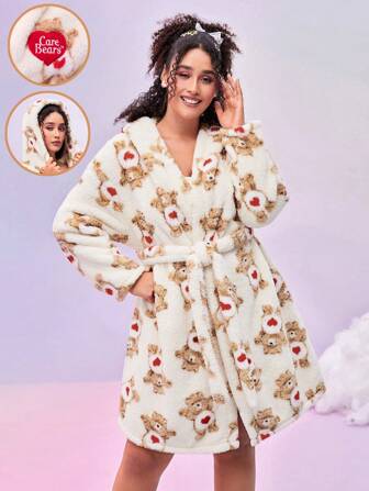 SHEIN X Care Bears 大码秋冬 Y2K 可爱梦幻白色和栗色人造毛皮心形刺绣连帽宽松长袍