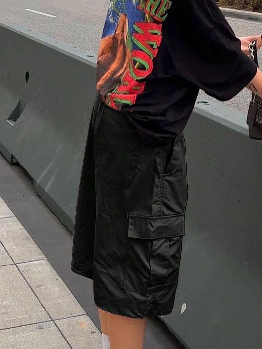 Y2K 街头弹力垂腰翻盖口袋宽腿宽松酷炫休闲百慕大膝盖长度工装短裤 - 黑色 - 查看 1