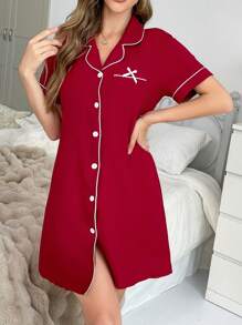 Vestido de dormir/pijama para mujer con cuello vuelto, abotonado, bolsillo parche, decoración de moño y ribete de contraste - Rojo - Ver 9