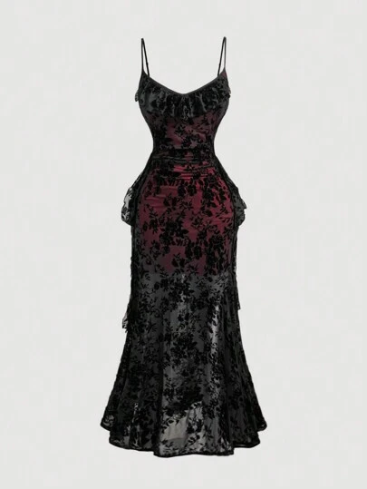 SHEIN MOD 大码红色和黑色天鹅绒开衩修身中长连衣裙、秋冬女装、、、外出、文艺复兴、优雅、复古、女装、工作、商务休闲女装、生日女装、早午餐、沙滩装、图案连衣裙、返校节连衣裙、伴娘礼服、长款黑色连衣裙、晚礼服、新年、情人节