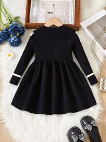 SHEIN Elladie kids 年轻女孩优雅珍珠装饰圆领长袖针织毛衣裙，适合休闲、户外、旅行、度假、居家、日托、娱乐、学校、派对