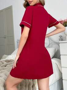 Vestido de dormir/pijama para mujer con cuello vuelto, abotonado, bolsillo parche, decoración de moño y ribete de contraste - Rojo - Ver 4