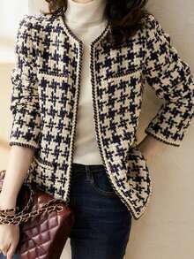 秋冬新品上市。黑白千鸟格小香氛外套。粗花呢编织圆领短款上衣。法式复古风，修身显瘦，通勤约会皆宜。适合各种场合，耐高温，时尚休闲的女装。 - 彩色 - 查看 4