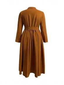 Vestido largo elegante de manga larga con botones frontales y plisado en talla grande de unicolor - Marrón Mocha - Ver 2