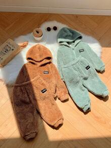 SHEIN Leap Crew 4 sztuki/zestaw Ciepły ubiór dla chłopca i dziewczynki - bluza z kapturem z napisem Fuzzy Letter, jednokolorowa kurtka z kapturem, spodnie z elastyczną talią na jesień i zimę - Wielokolorowe - Zobacz 4