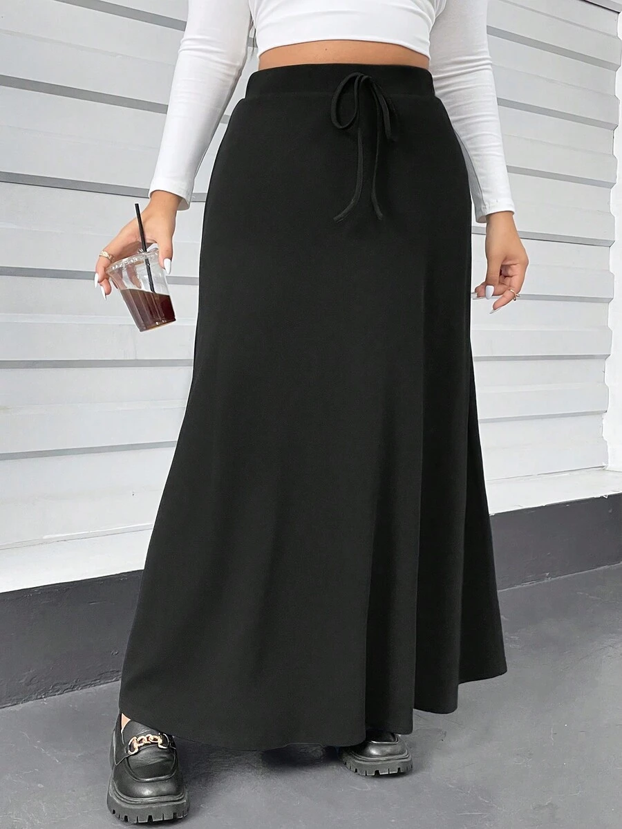 SHEIN Essnce Falda larga negra básica, elástica en la cintura, versátil, cómoda y holgada para mujeres de talla grande, otoño e invierno, prendas de mujer para otoño, falda negra, fiesta de graduación, ropa de profesora, fondo para mujer curvy, falda para salir, faldas de otoño - Negro - Ver 1