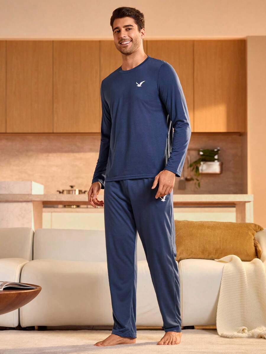 Manfinity Underwear&Sleepwear Basics Bộ đồ ngủ thường ngày cho nam, áo thun trơn cổ tròn tay dài in họa tiết tối giản và quần dài, trang phục thu đông - Xanh đậm - Xem 1